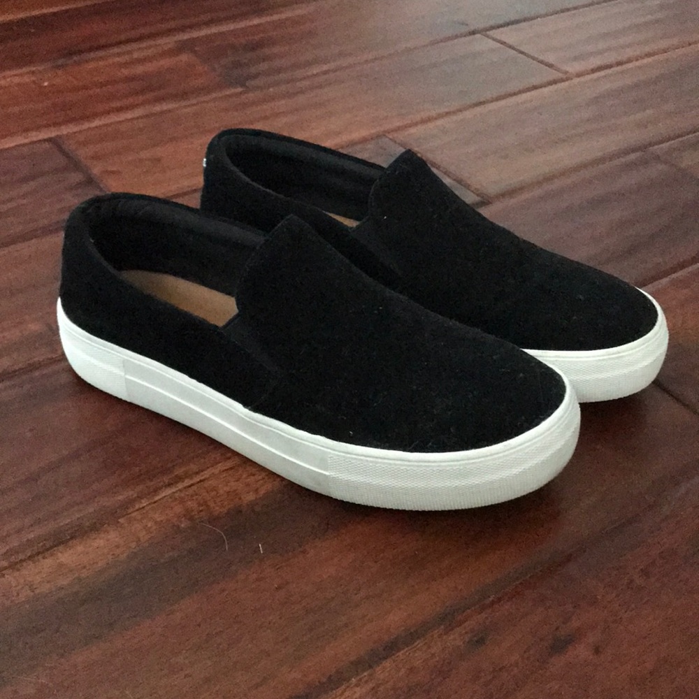 Steve Madden “Gills” Sneakers